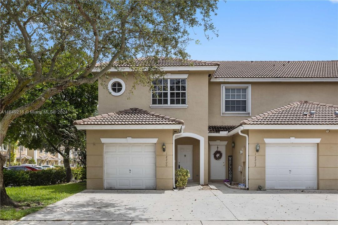 Active With Contract: $3,100 (3 beds, 2 baths, 1428 Square Feet)