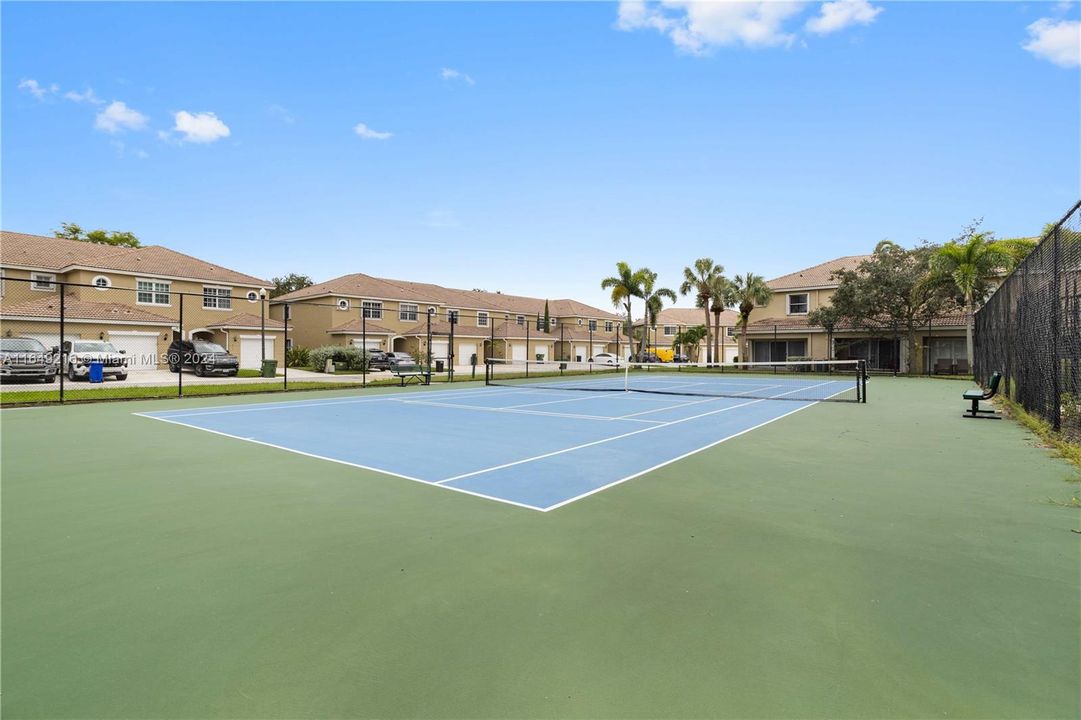 Active With Contract: $3,100 (3 beds, 2 baths, 1428 Square Feet)