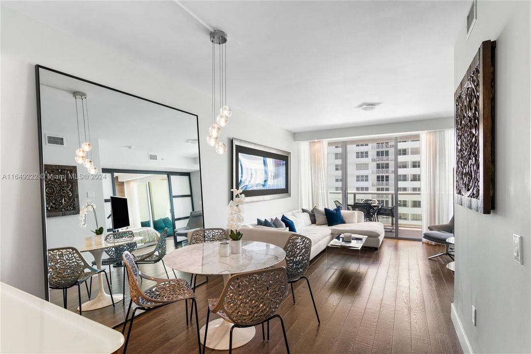 For Sale: $990,000 (1 beds, 1 baths, 778 Square Feet)