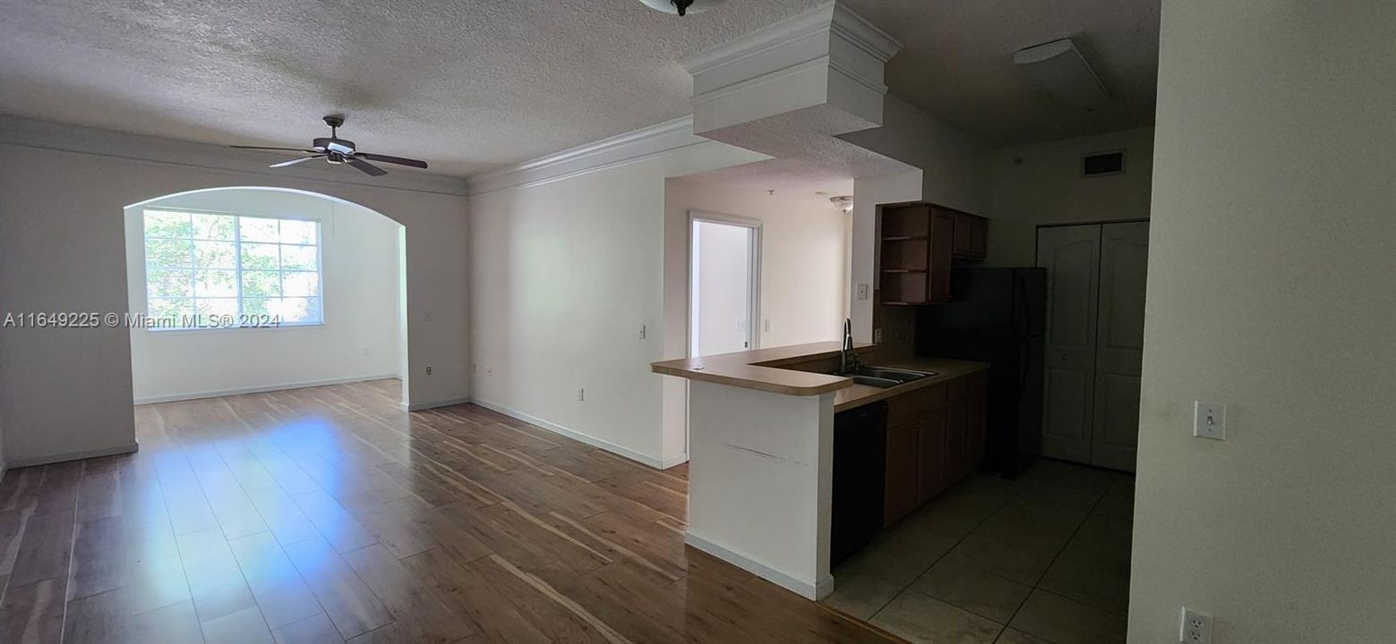 For Rent: $2,400 (3 beds, 2 baths, 1348 Square Feet)