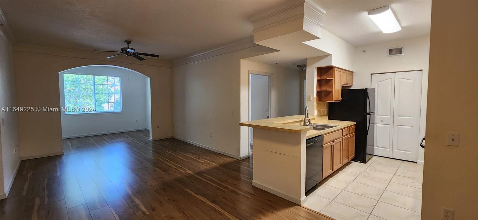 For Rent: $2,400 (3 beds, 2 baths, 1348 Square Feet)