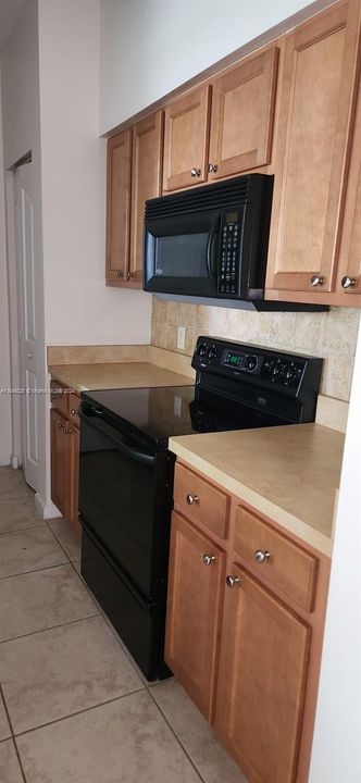 For Rent: $2,400 (3 beds, 2 baths, 1348 Square Feet)