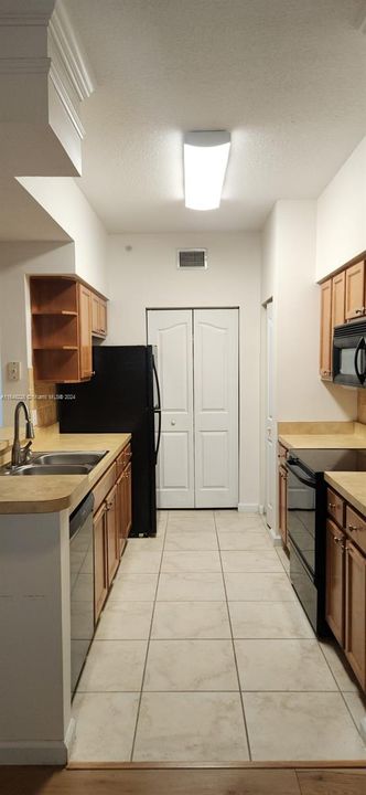 For Rent: $2,400 (3 beds, 2 baths, 1348 Square Feet)