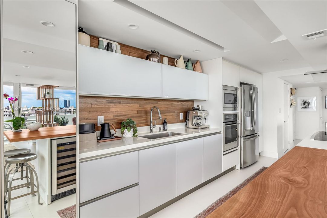 Active With Contract: $1,990,000 (2 beds, 2 baths, 1733 Square Feet)