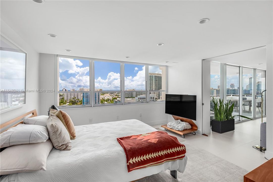 Active With Contract: $1,990,000 (2 beds, 2 baths, 1733 Square Feet)