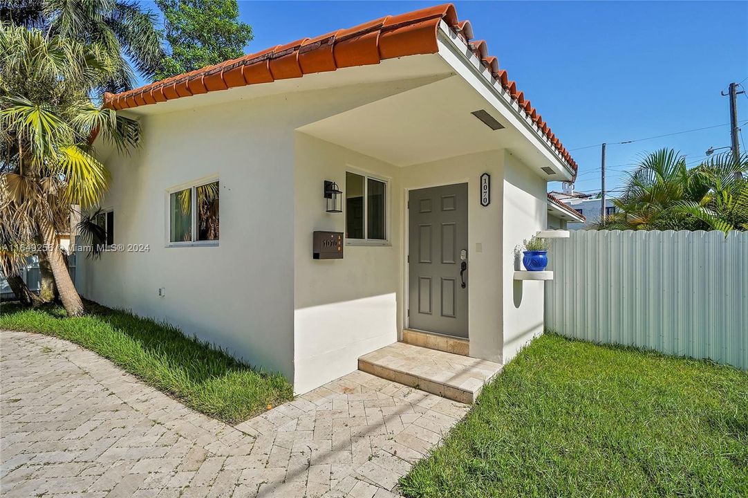 En Venta: $1,150,000 (4 camas, 2 baños, 1704 Pies cuadrados)