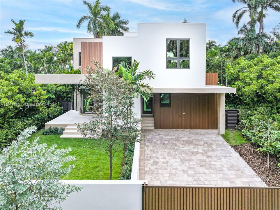 En Venta: $7,495,000 (5 camas, 5 baños, 3600 Pies cuadrados)