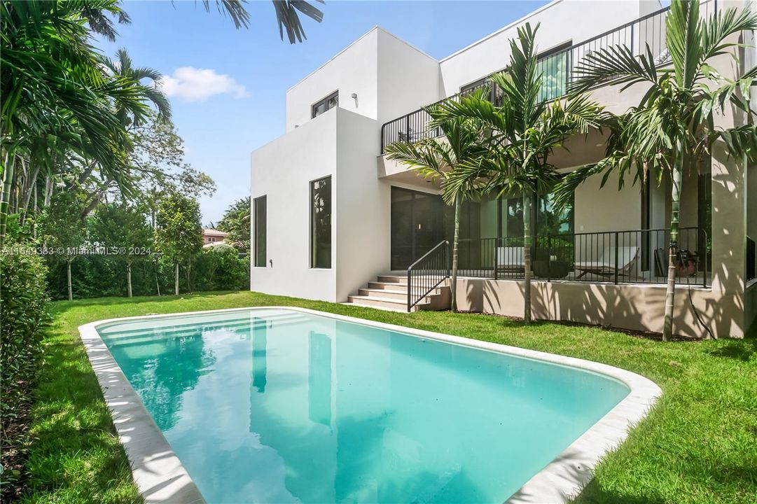 En Venta: $7,495,000 (5 camas, 5 baños, 3600 Pies cuadrados)