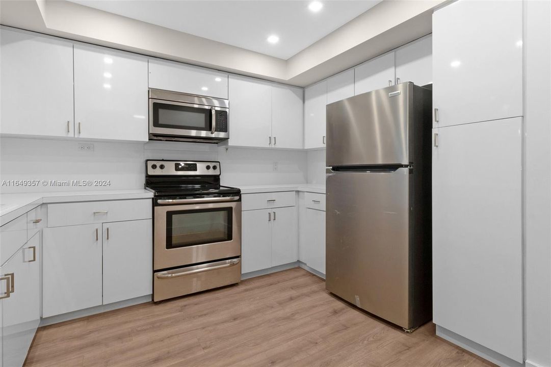 For Rent: $2,800 (1 beds, 1 baths, 1088 Square Feet)