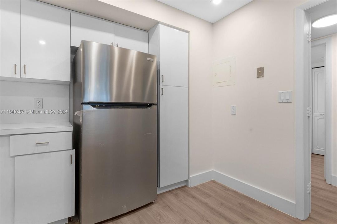 For Rent: $2,800 (1 beds, 1 baths, 1088 Square Feet)