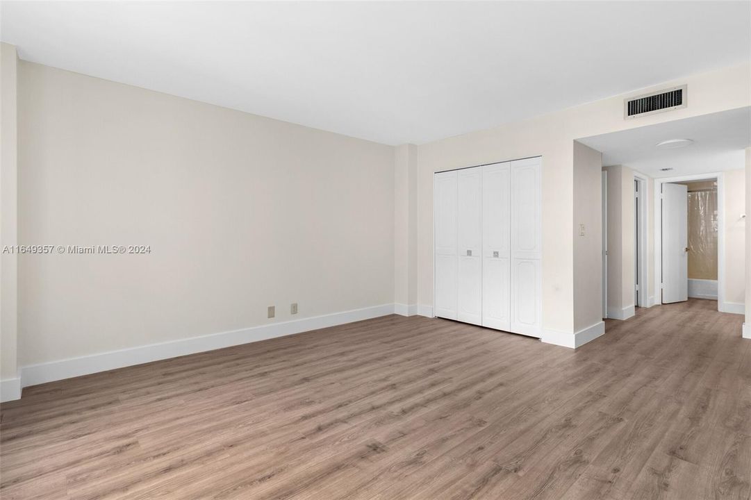 For Rent: $2,800 (1 beds, 1 baths, 1088 Square Feet)