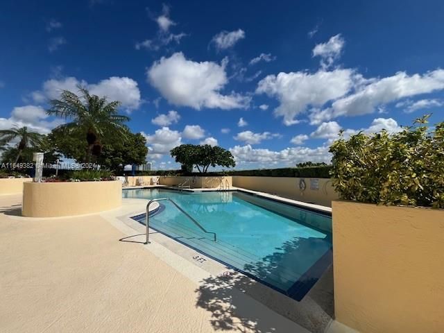 Recientemente alquilado: $4,200 (2 camas, 2 baños, 1190 Pies cuadrados)