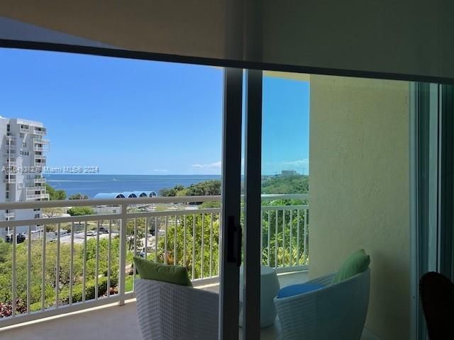 Recientemente alquilado: $4,200 (2 camas, 2 baños, 1190 Pies cuadrados)