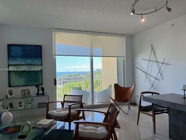 Recientemente alquilado: $4,200 (2 camas, 2 baños, 1190 Pies cuadrados)