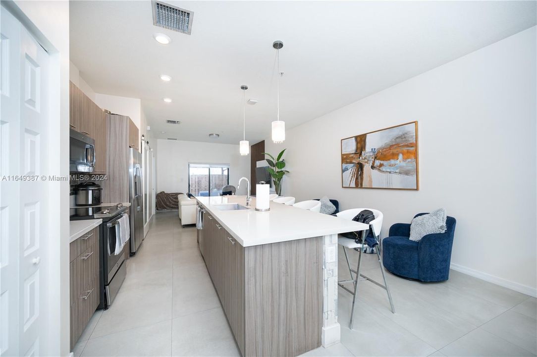 Active With Contract: $520,000 (3 beds, 2 baths, 1236 Square Feet)