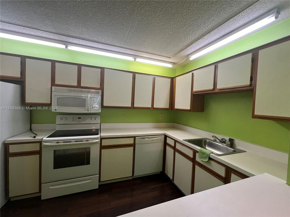 For Sale: $170,000 (2 beds, 1 baths, 1075 Square Feet)