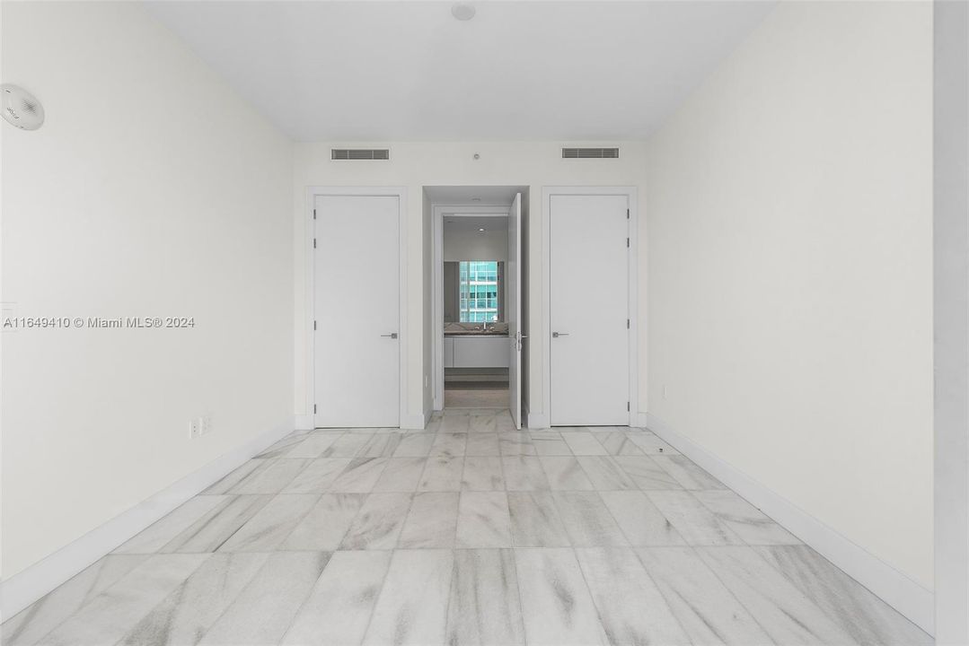 For Sale: $719,000 (1 beds, 1 baths, 680 Square Feet)