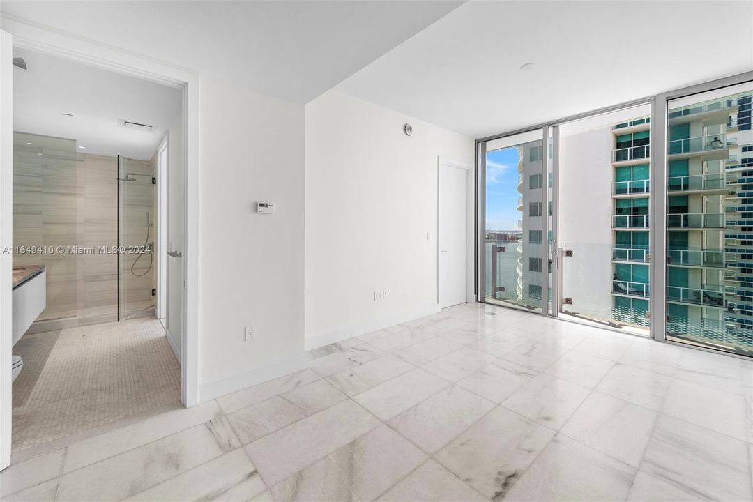 For Sale: $719,000 (1 beds, 1 baths, 680 Square Feet)