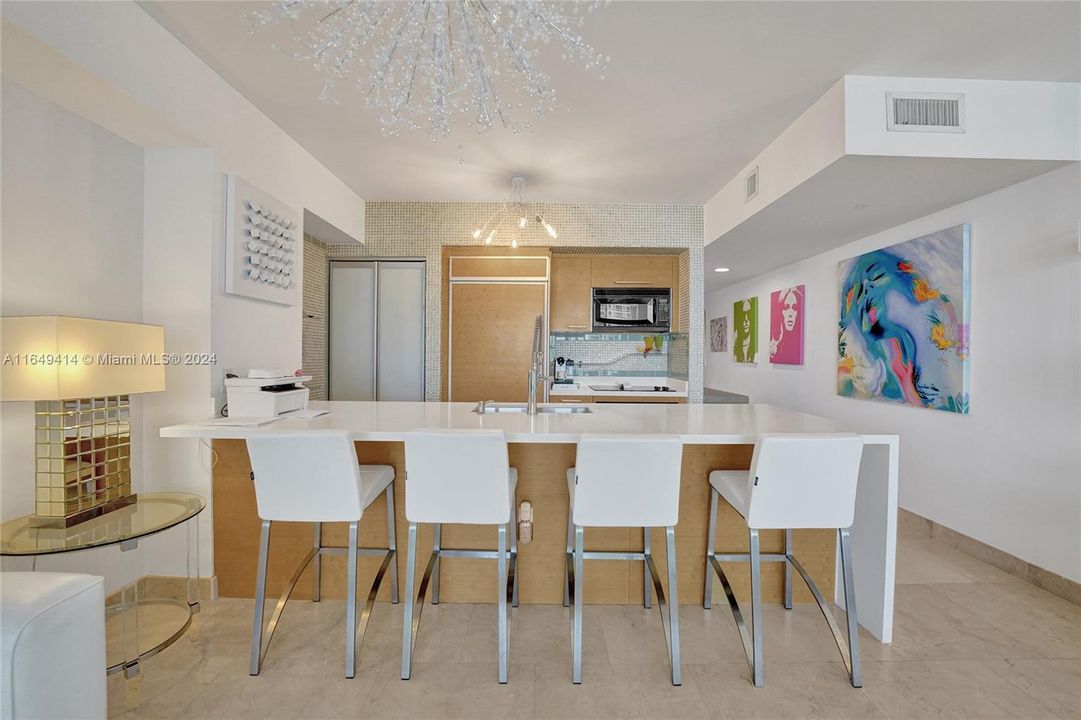 For Sale: $785,000 (1 beds, 1 baths, 844 Square Feet)