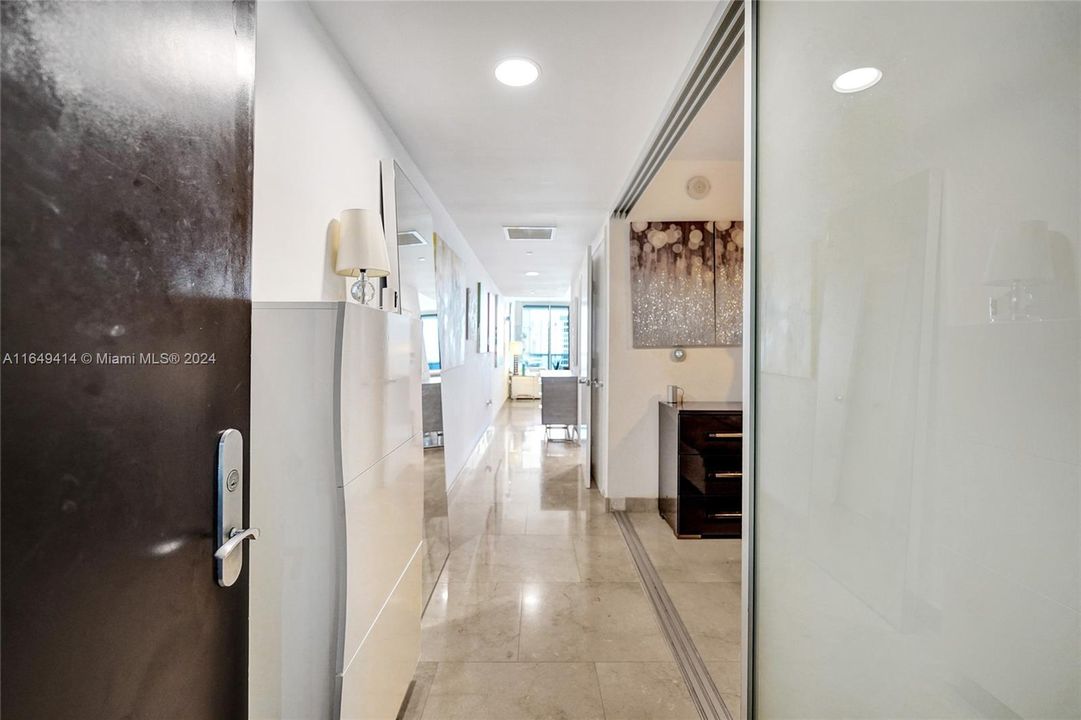 For Sale: $785,000 (1 beds, 1 baths, 844 Square Feet)