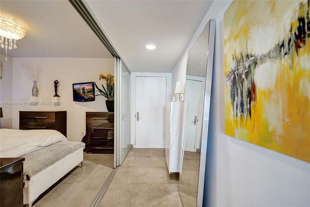 For Sale: $785,000 (1 beds, 1 baths, 844 Square Feet)