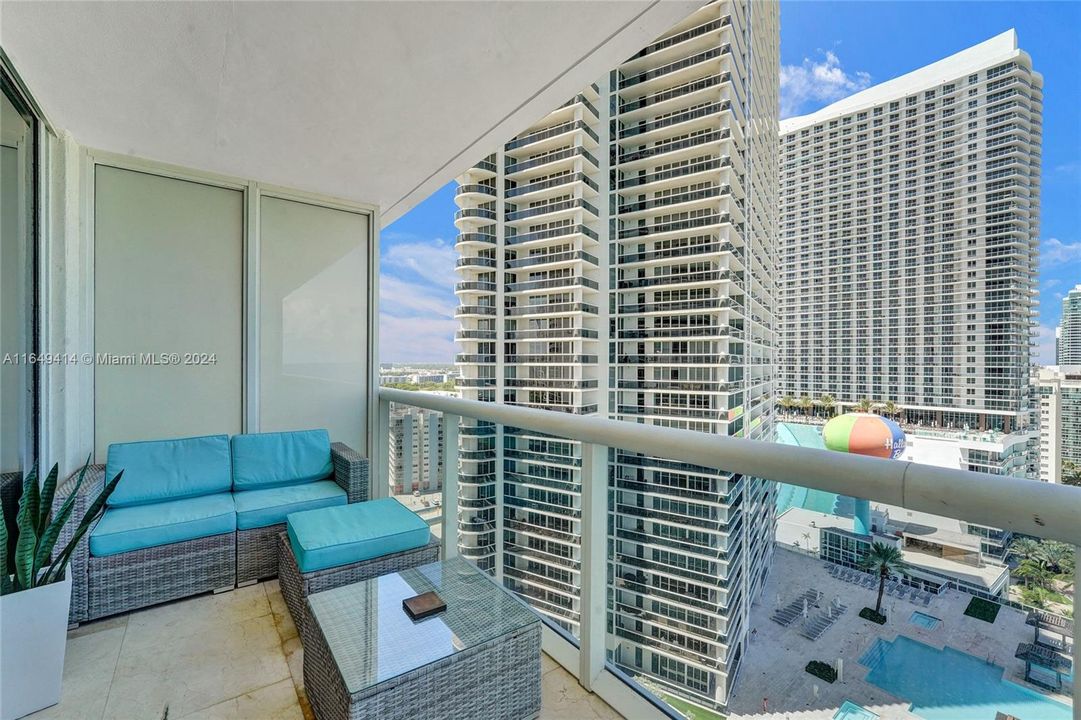 For Sale: $785,000 (1 beds, 1 baths, 844 Square Feet)