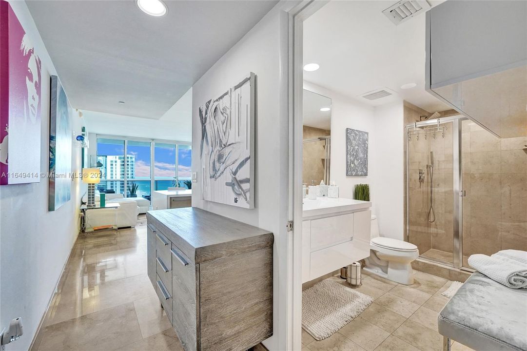 For Sale: $785,000 (1 beds, 1 baths, 844 Square Feet)