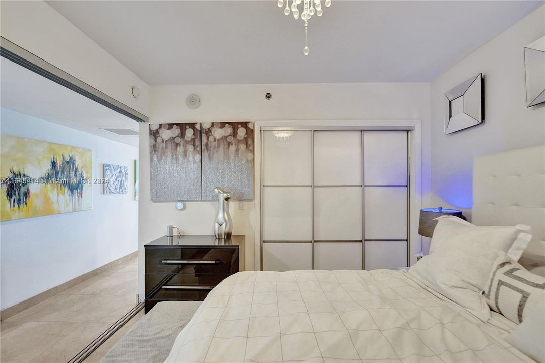 For Sale: $785,000 (1 beds, 1 baths, 844 Square Feet)