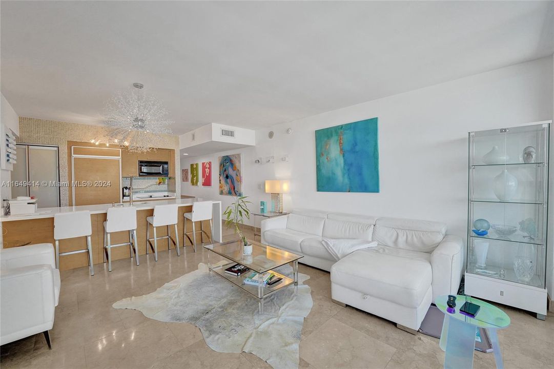 For Sale: $785,000 (1 beds, 1 baths, 844 Square Feet)