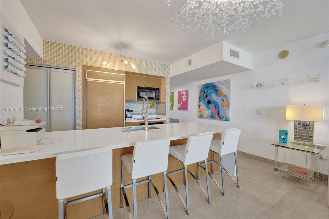 For Sale: $785,000 (1 beds, 1 baths, 844 Square Feet)