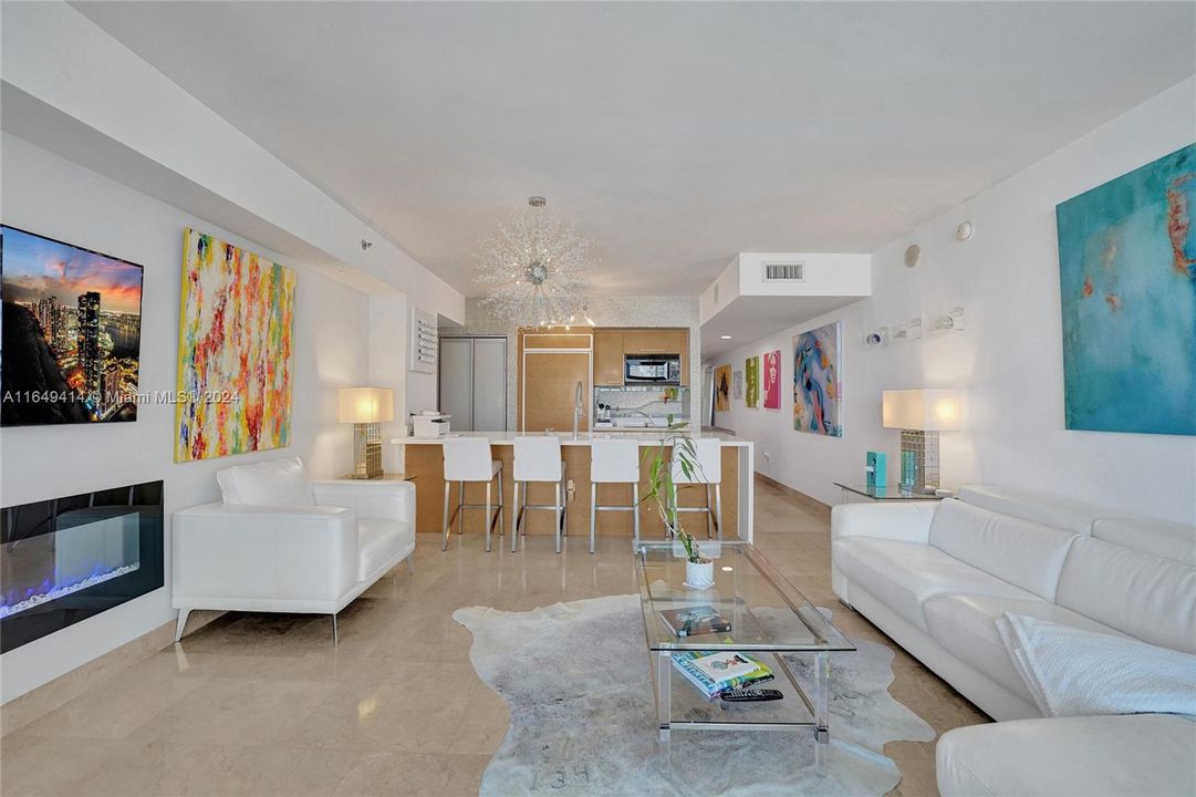 For Sale: $785,000 (1 beds, 1 baths, 844 Square Feet)