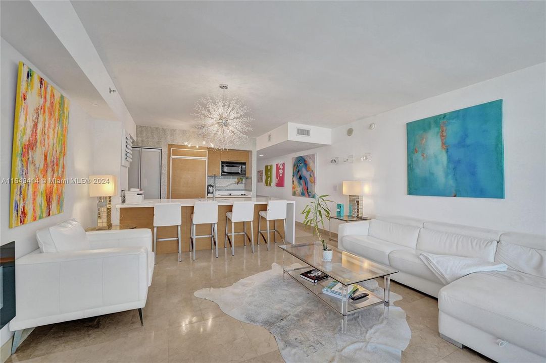 For Sale: $785,000 (1 beds, 1 baths, 844 Square Feet)