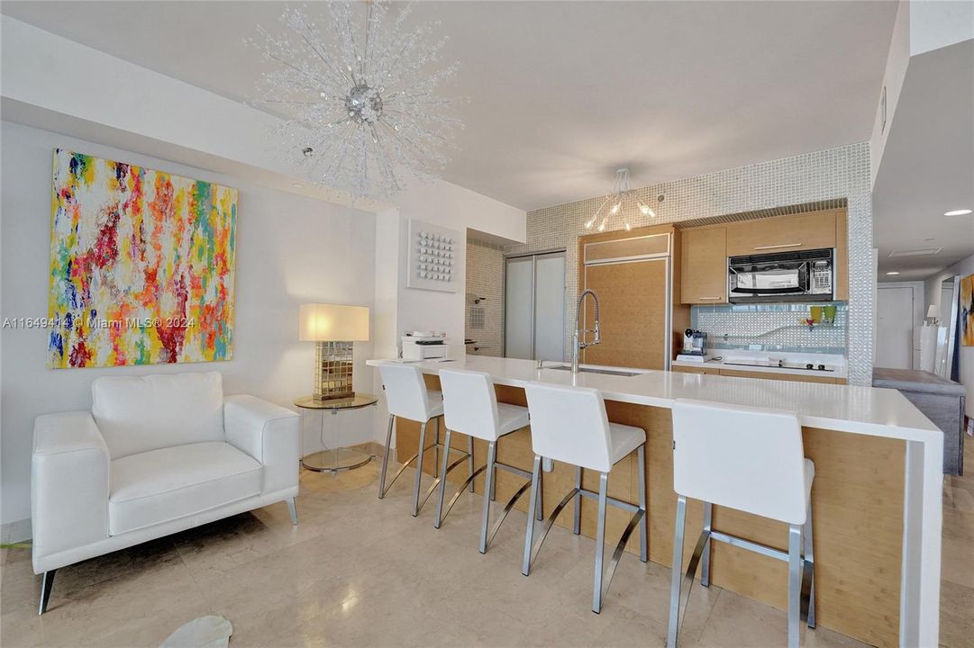 For Sale: $785,000 (1 beds, 1 baths, 844 Square Feet)