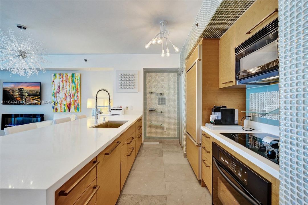 For Sale: $785,000 (1 beds, 1 baths, 844 Square Feet)