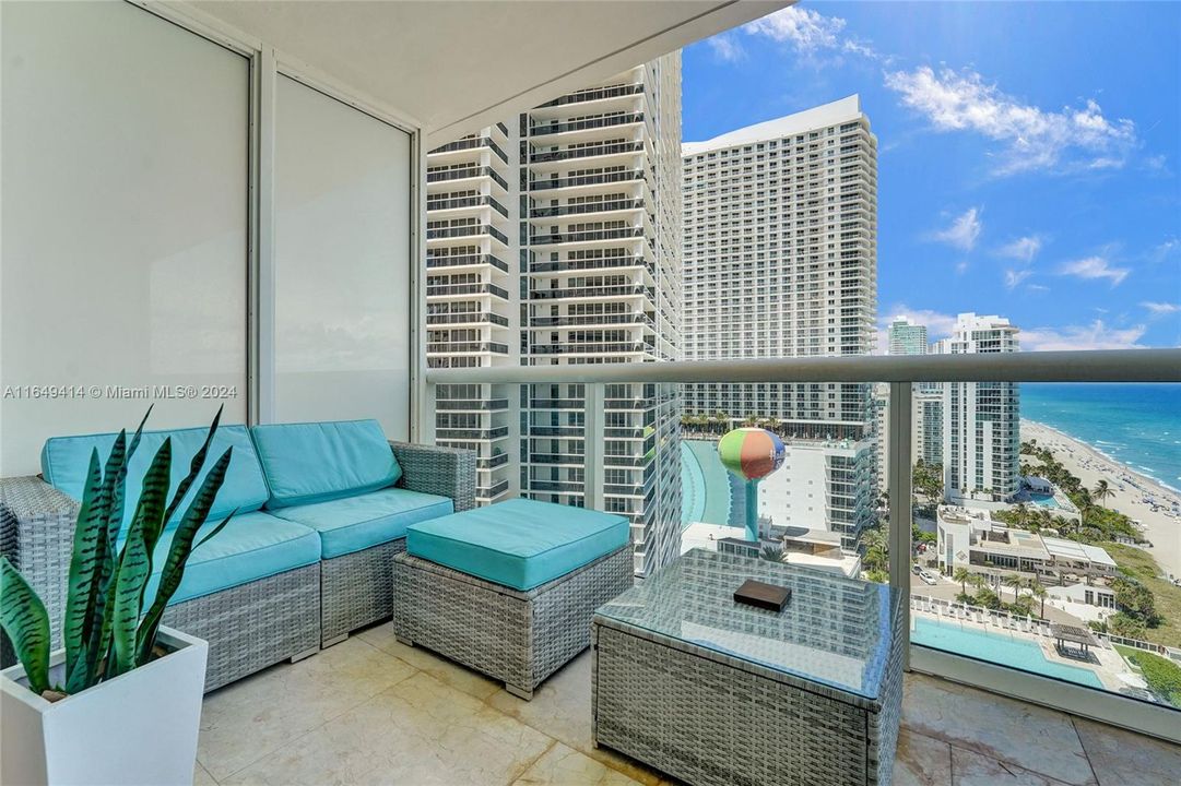 For Sale: $785,000 (1 beds, 1 baths, 844 Square Feet)