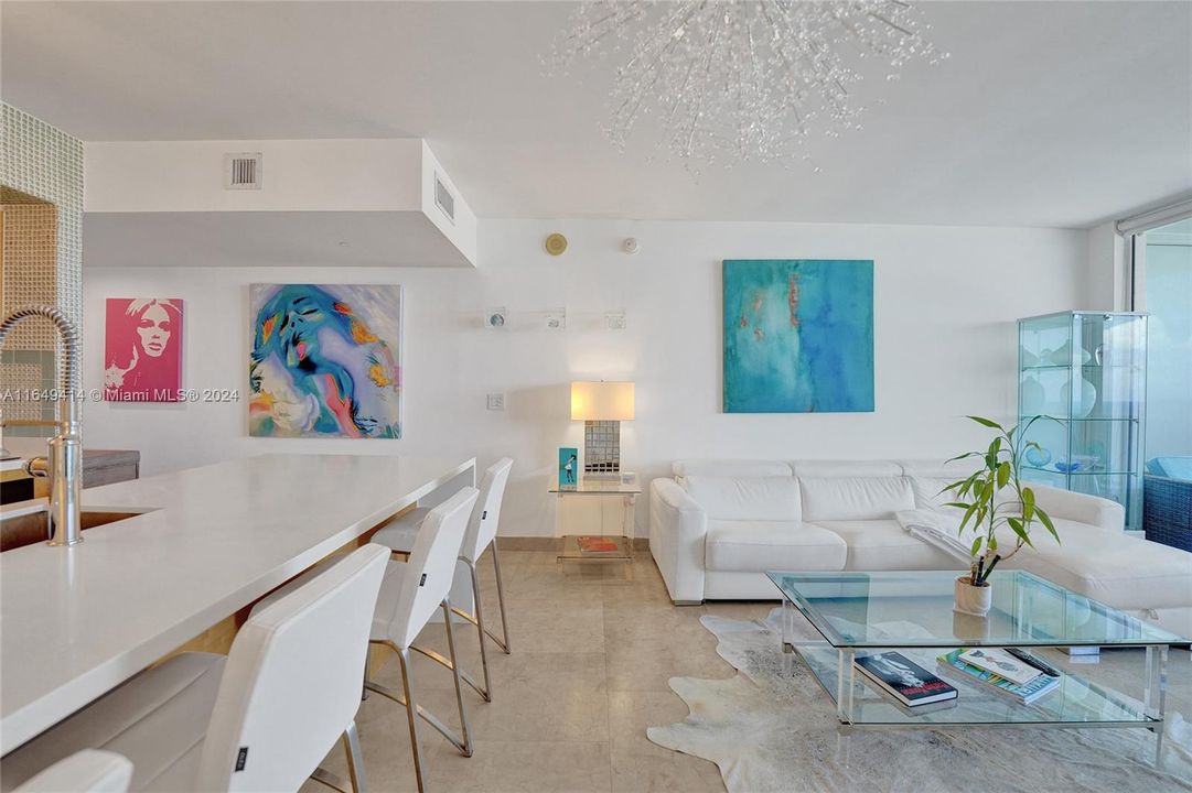 For Sale: $785,000 (1 beds, 1 baths, 844 Square Feet)