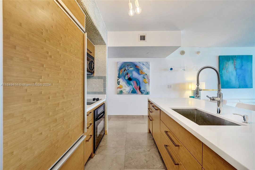 For Sale: $785,000 (1 beds, 1 baths, 844 Square Feet)