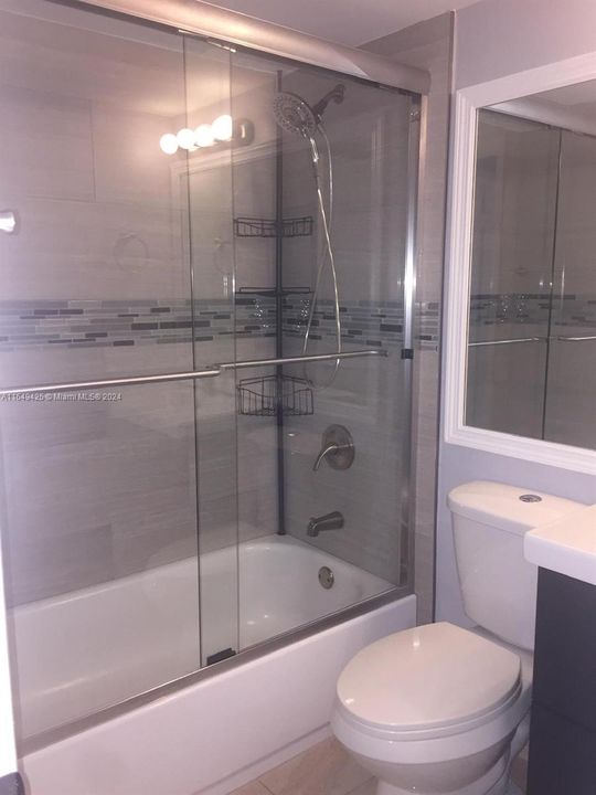 Recently Rented: $2,400 (2 beds, 2 baths, 900 Square Feet)