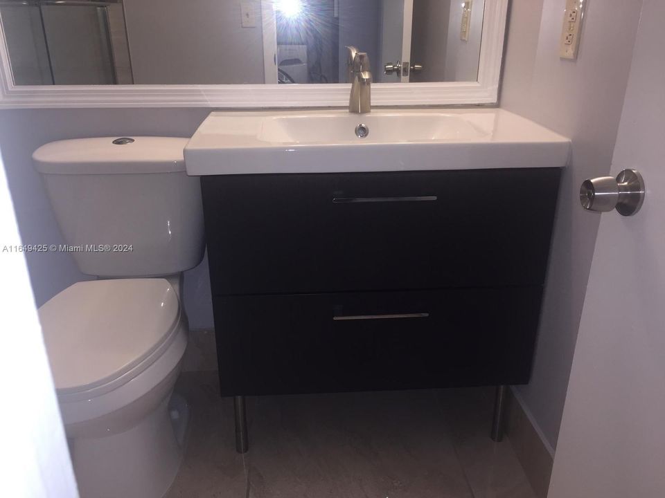 Recently Rented: $2,400 (2 beds, 2 baths, 900 Square Feet)