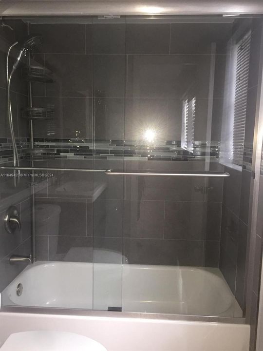 Recently Rented: $2,400 (2 beds, 2 baths, 900 Square Feet)