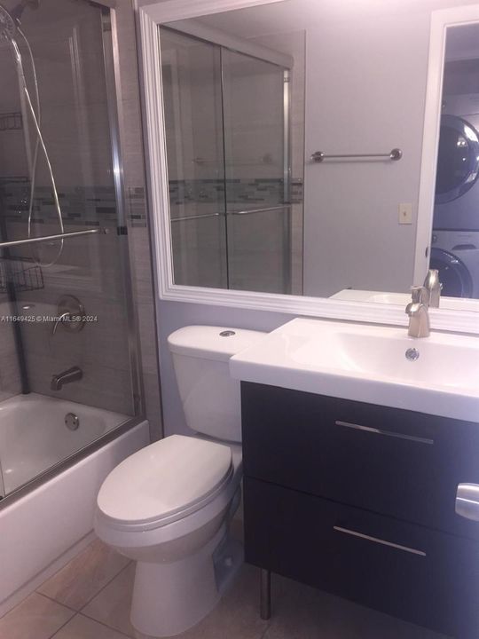 Recently Rented: $2,400 (2 beds, 2 baths, 900 Square Feet)