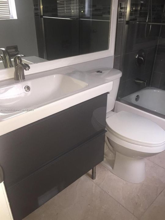 Recently Rented: $2,400 (2 beds, 2 baths, 900 Square Feet)