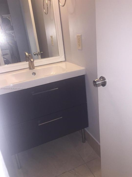 Recently Rented: $2,400 (2 beds, 2 baths, 900 Square Feet)