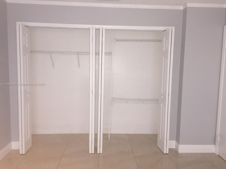 Recently Rented: $2,400 (2 beds, 2 baths, 900 Square Feet)