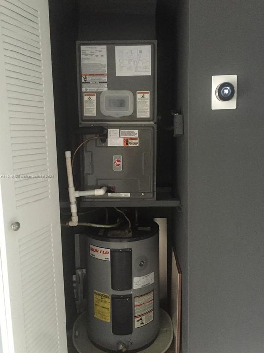 Recently Rented: $2,400 (2 beds, 2 baths, 900 Square Feet)