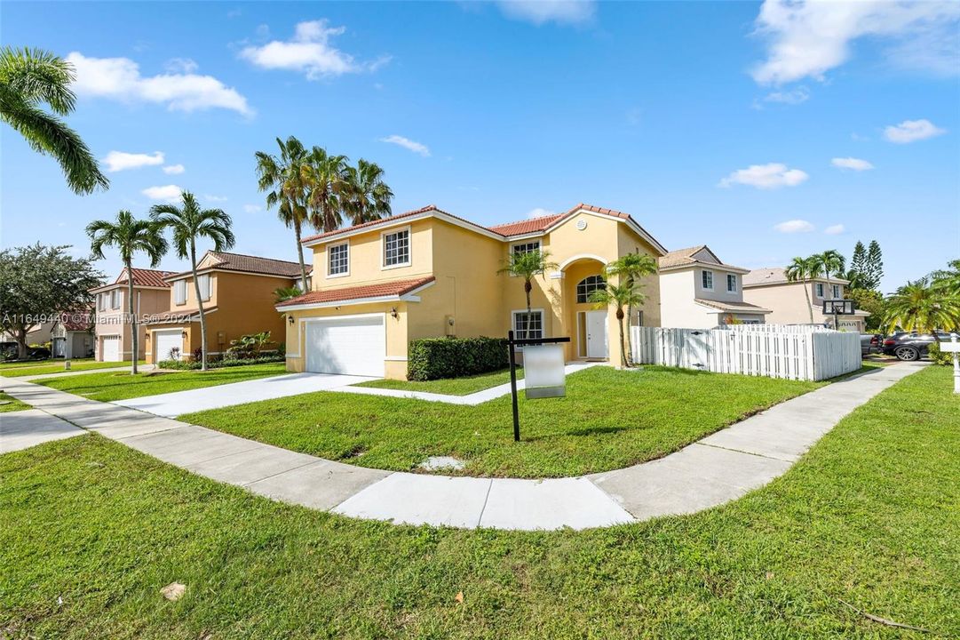 For Sale: $689,000 (4 beds, 2 baths, 2216 Square Feet)