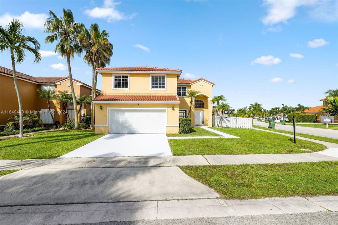 For Sale: $689,000 (4 beds, 2 baths, 2216 Square Feet)