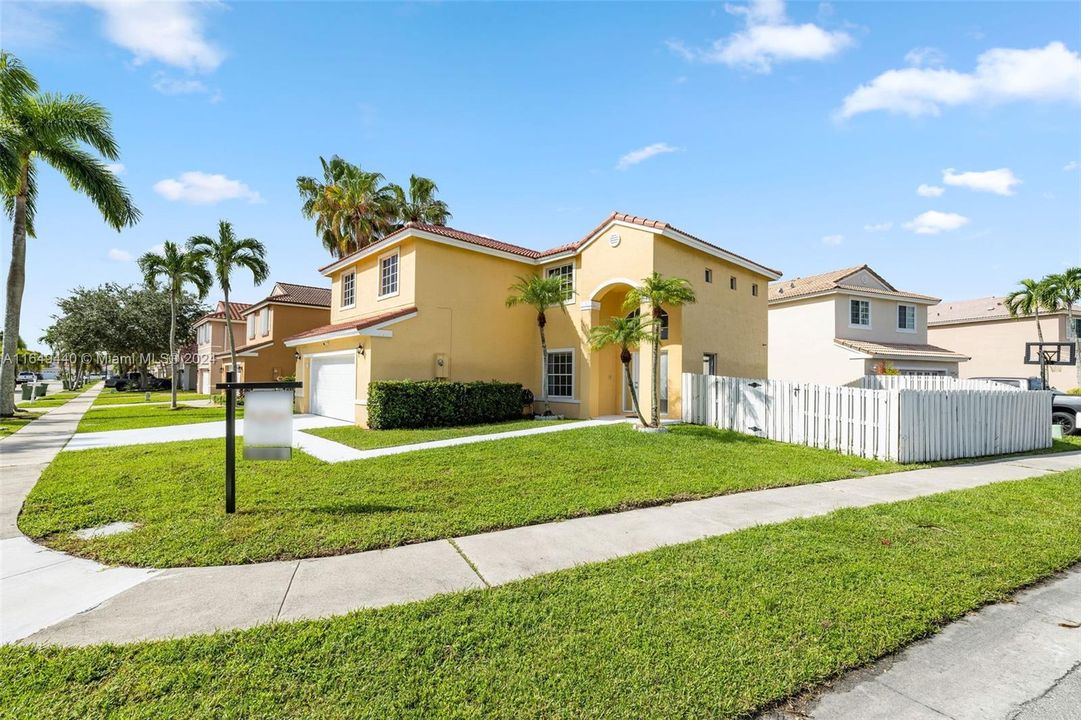 For Sale: $689,000 (4 beds, 2 baths, 2216 Square Feet)