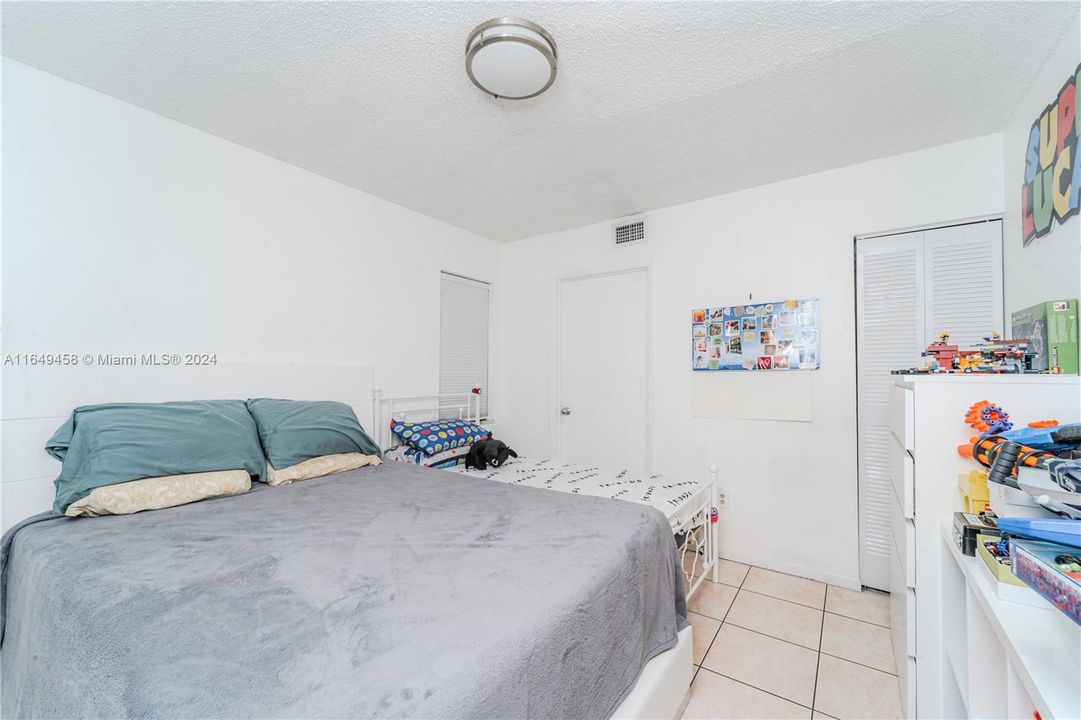 For Sale: $294,000 (2 beds, 2 baths, 770 Square Feet)