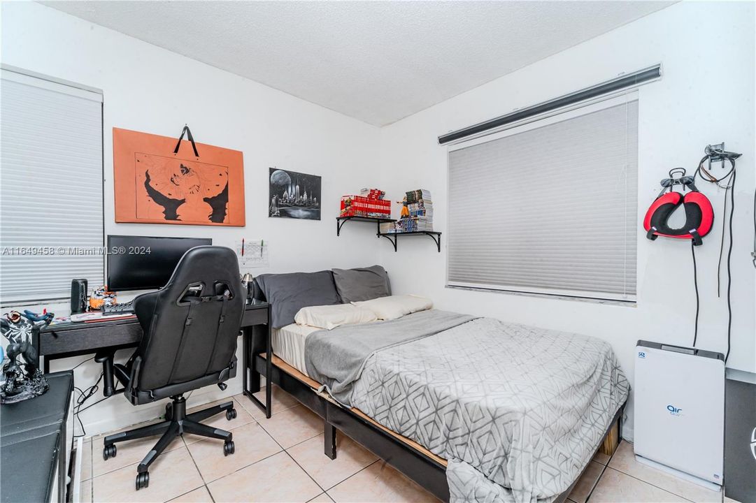 For Sale: $294,000 (2 beds, 2 baths, 770 Square Feet)